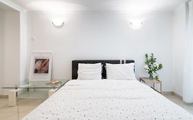 Studio In The City Center, Syntagma